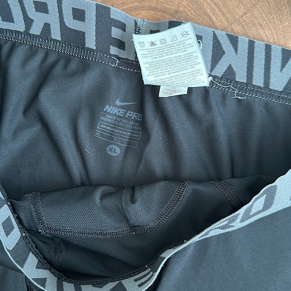 Nike - Picture 3 of 10